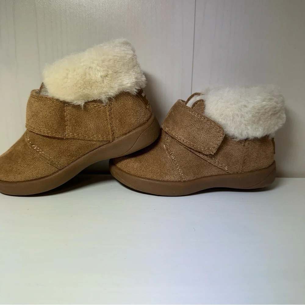 Weestep Toddler Sherpa Lined Boots with Velcro Strap Sz 4